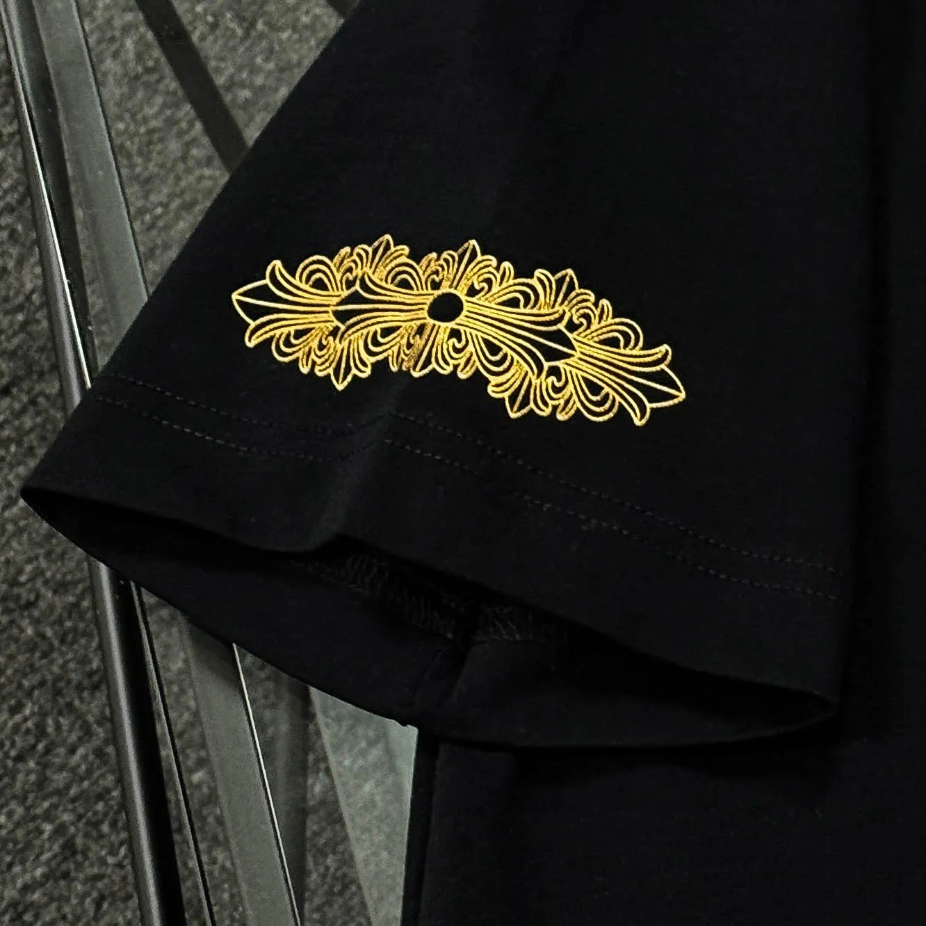 P170 Chrome Hearts 25 high version fabrics made of 300 grams of high-density cotton, no deformation, no shrinkage, complete with three labels, same style for men and women Process: imported hot stamping Color: white black SIZE: S-XL